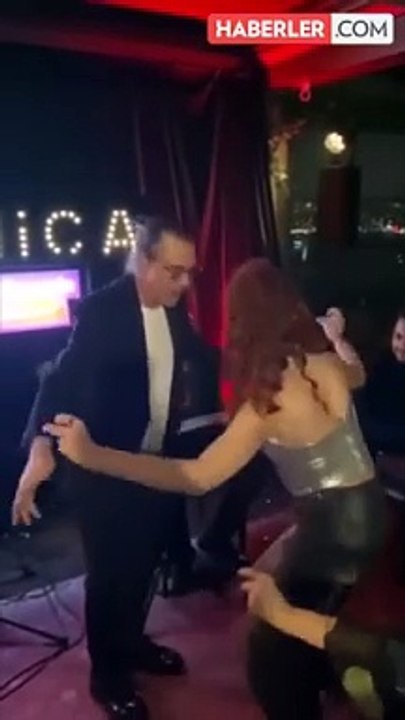 Erdal Beşikçioğlu a dansé avec sa fille dans le style de danse d'Ankara
