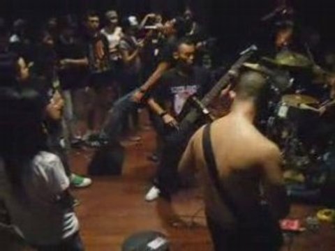 Shadows Embrace - Strife (Chug Chug) (Cover)