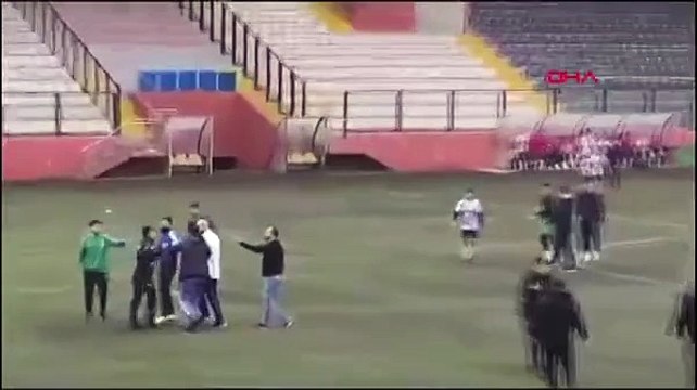 Yeşil Esenyurt Spor ve Kafkas Kartalları Spor mücadelesinde ortalık karıştı! Polis havaya ateş açtı