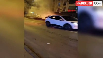 Seyir halindeki minibüs alev aldı