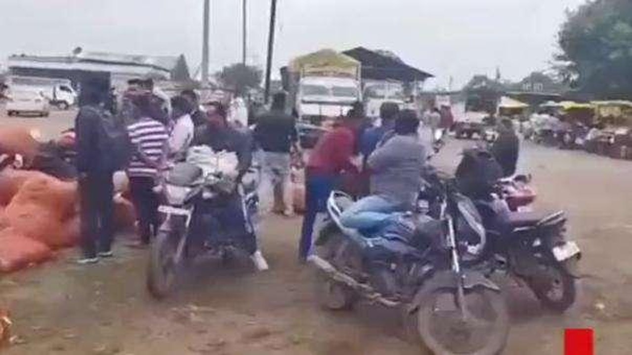 जबलपुर: कलेक्टर के आश्वासन के बाद किसानों की हड़...