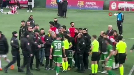 Descargar video: Bölgesel Amatör Lig'de ortalık karıştı! Büyük gerginlik