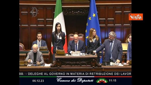 Salario minimo, ok dalla Camera. L'opposizione urla Vergogna