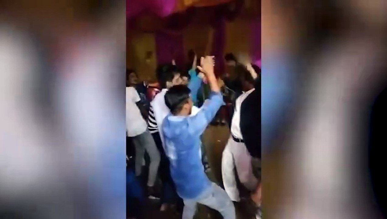 Video: हाथ में पिस्टल, डीजे ऑन, बारात में नया ट्रेंड तोड़ रहा सारी हदें