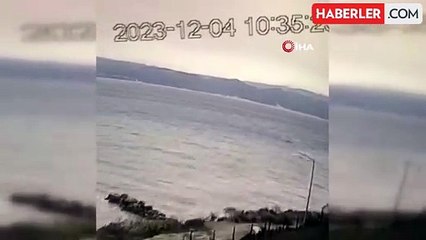 Deprem anında denizin ortasından duman çıkmış