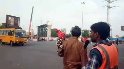मेट्रो कार्य के कारण रिंग रोड पर ट्रैफिक डायवर्शन, 15 कर्मचारी संभाल रहे ट्रैफिक
