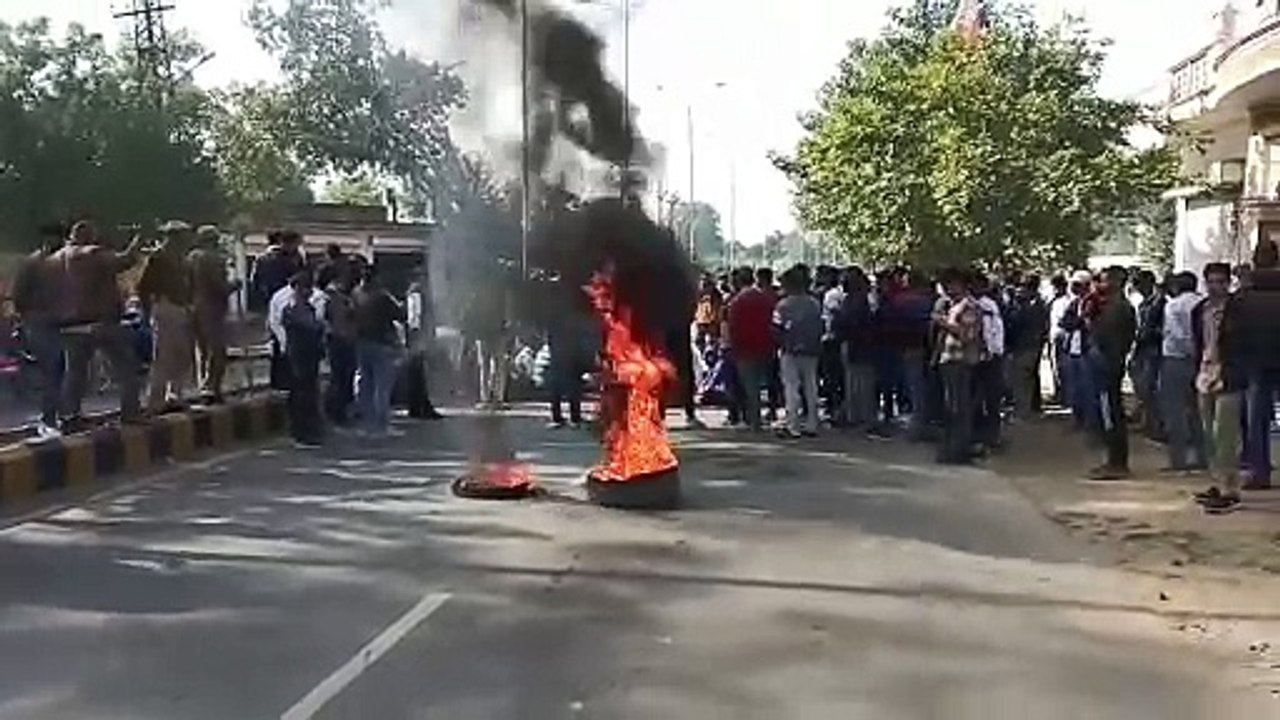 गोगामेड़ी हत्याकांड: शेखावाटी में तीनों जिले बंद, प्रदर्शनकारियों की व्यापारियों से हुई झड़प