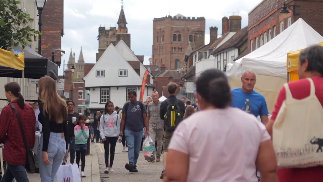 Are consumers headed to the high street for Chr...