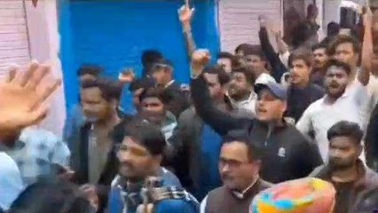 करौली: सुखदेव सिंह गोगामेडी की हत्या के विरोध में करौली जिले में विरोध प्रदर्शन