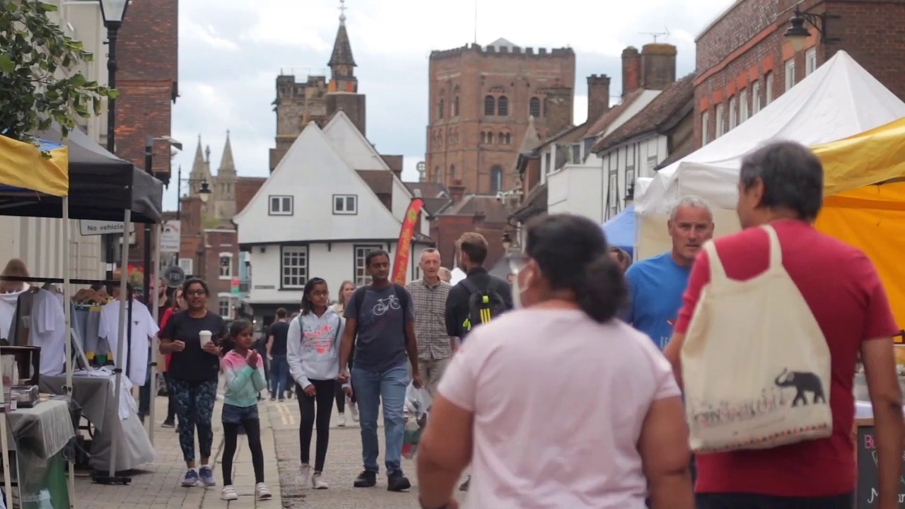 Are consumers headed to the high street for Chr...
