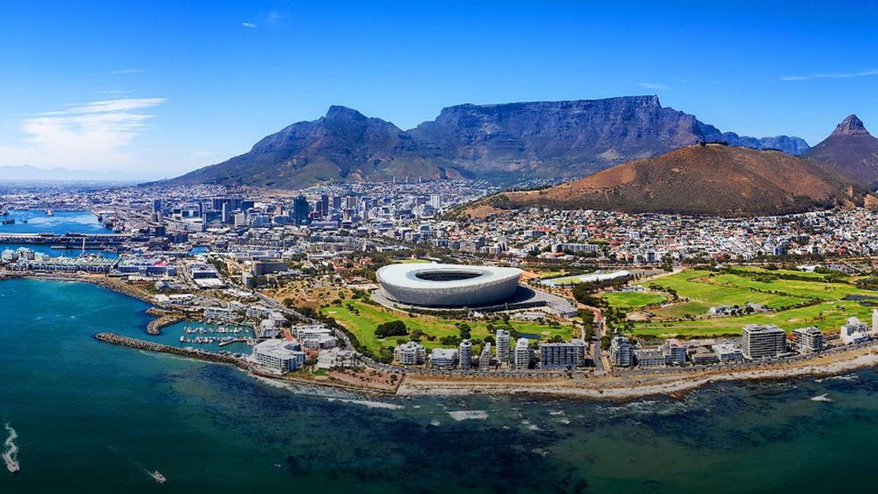 What will South Africa gain from withdrawing from the UN Refugee Convention?