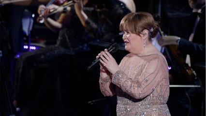 GALA VIDEO - Surprise ! Susan Boyle fait une rare apparition publique et épate la galerie