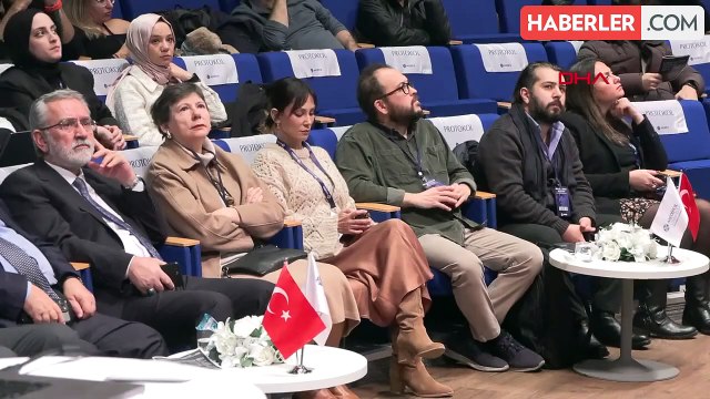 Yapay Zeka Zirvesi'nde Yapay Zeka ile Sanatçı Karşı Karşıya Geldi