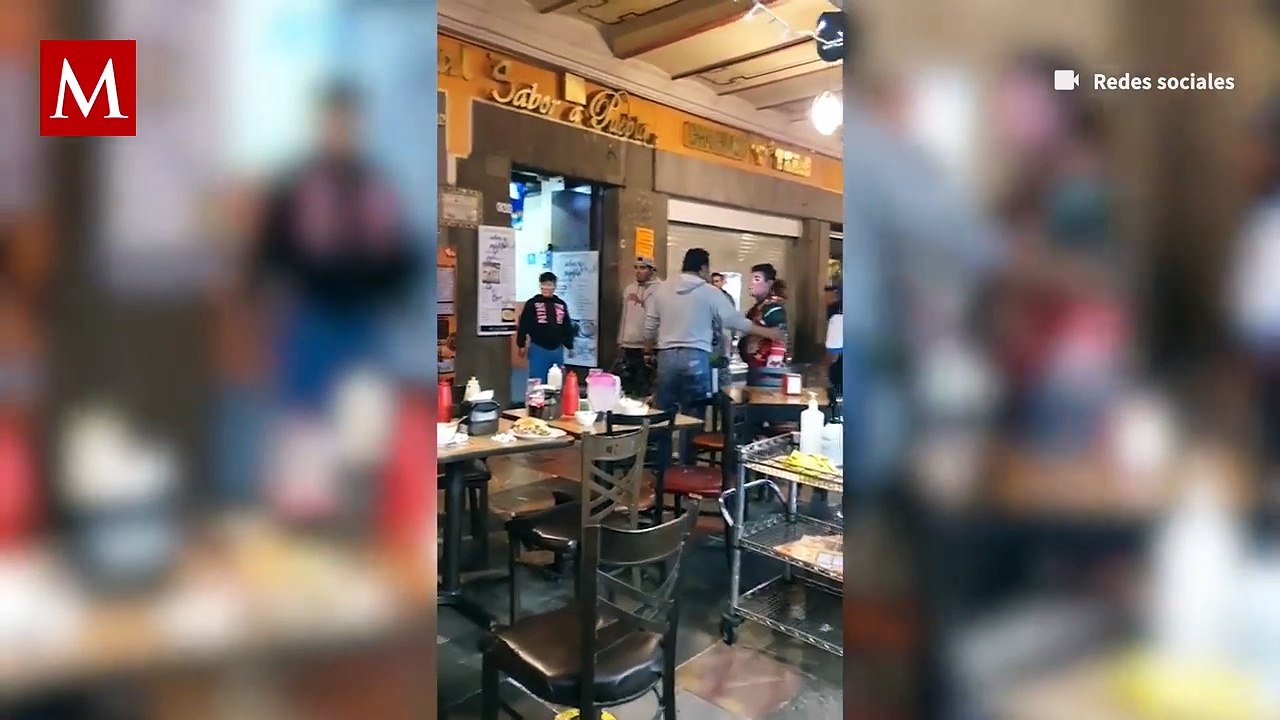 Funcionarios y payasos protagonizan pelea en pleno centro comercial; esta fue la razón
