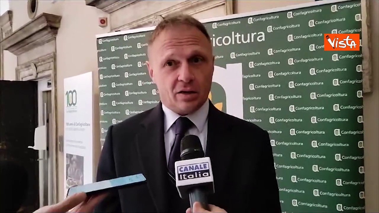Lollobrigida: "Agricoltore cura l'ambiente attraverso il suo lavoro"
