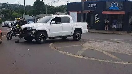 Kia Cerato e Amarok se envolvem em acidente no Brasília
