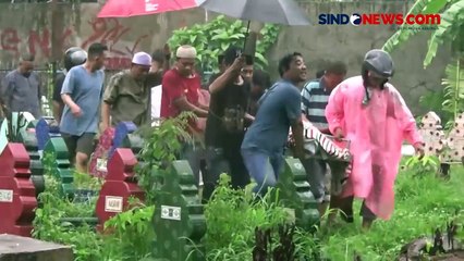 Isak Tangis Warnai Pemakaman Korban Pembunuhan Ayah-Anak di Maros Sulsel