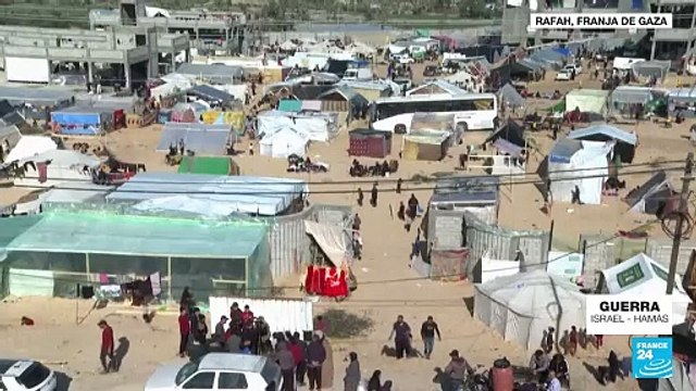 Gazatíes huyen hacia Rafah con la intensificación de los ataques en Khan Younis