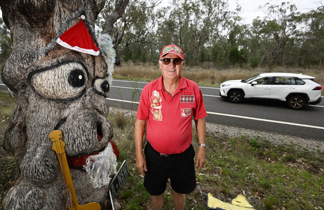 Manilla's resident Santa Claus spreads Christmas cheer
