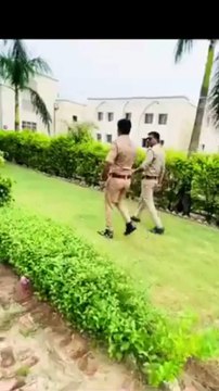पुलिसकर्मियों को रील बनाने का चढ़ा खुमार, वर्दी में रील बनाकर किया वायरल