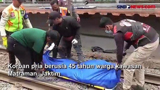 Terobos Perlintasan di Kramat, Pemotor Tewas Tersambar Kereta Api
