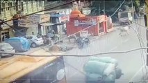 Video: कानपुर में 12वीं के छात्र का सिर आटो से टकराया, सड़क पर बिखर गया; अपने रिस्क पर देखें वीडियो