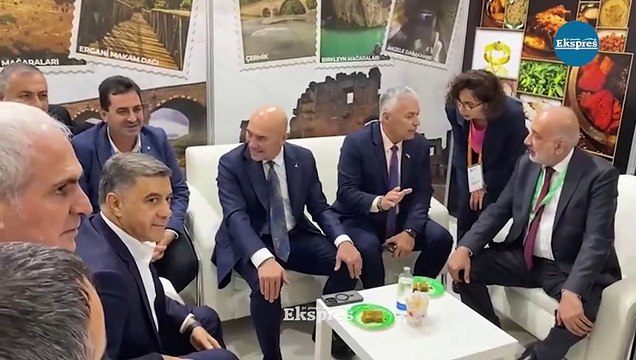 Başkan Tunç Soyer, Kürtçe şarkılara eşlik etti