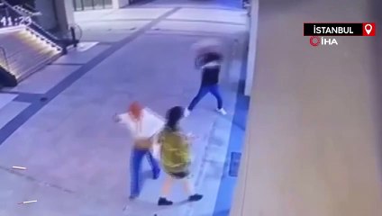 İstanbul'da güzellik merkezine saldırı! Sopalı saldırganı linç ettiler