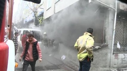 Sultangazi'de Ayakkabı Atölyesinde Yangın Çıktı