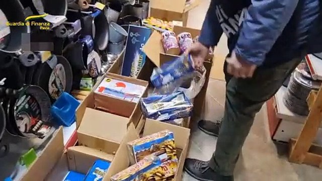 Pavia, fuochi d'artificio stoccati in modo pericoloso: maxi-sequestro di 200mila bengala e petardi