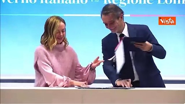 Meloni e Attilio Fontana firmano accordo coesione Lombardia in Fiera a Rho