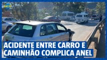 Acidente entre carro e caminhão complica trânsito no Anel Rodoviário