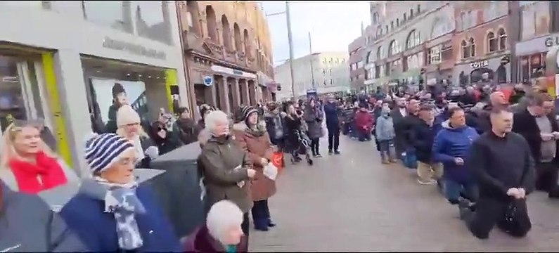 Cientos de católicos rezan el Rosario en Irlanda como respuesta a las movilizaciones proPalestina