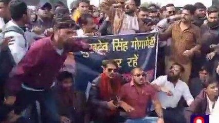 इंदौर: श्री राजपूत करणी सेना ने किया चक्का जाम ,प्रशासन को करणी सेना ने दी चेतावनी