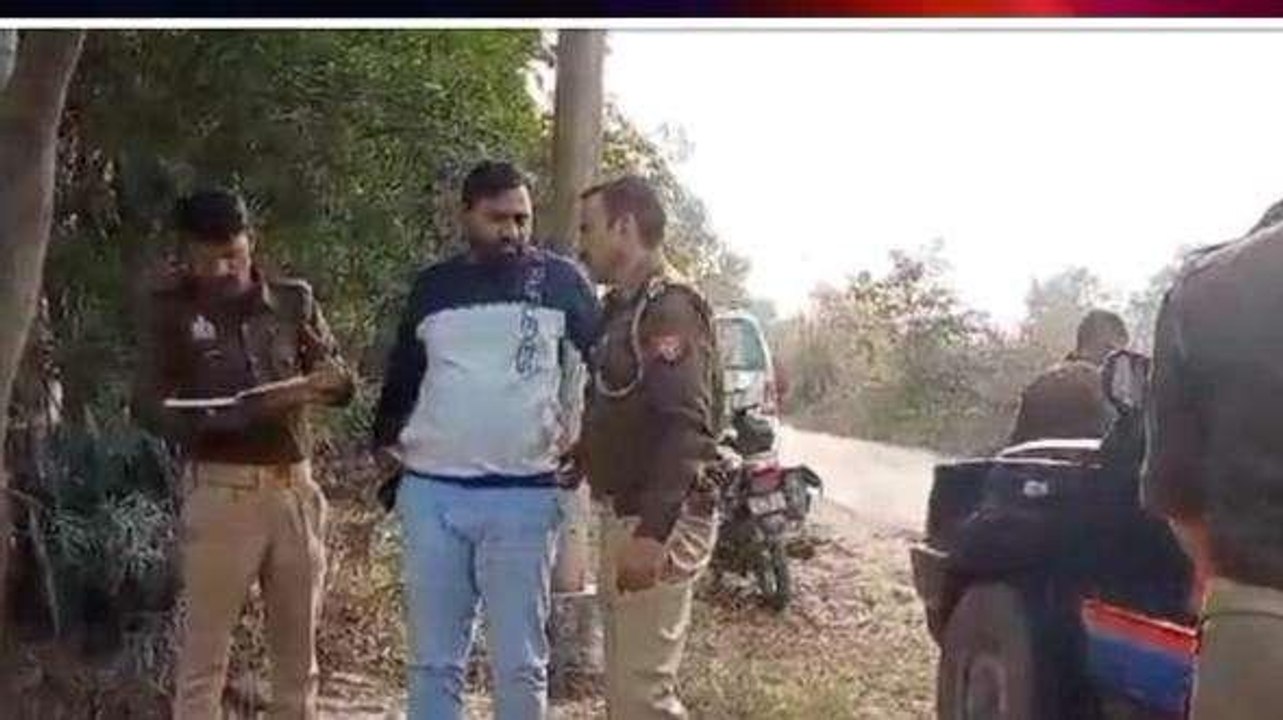 हरदोई: धान बेचकर जा रहे किसान की आंखों में मिर्...