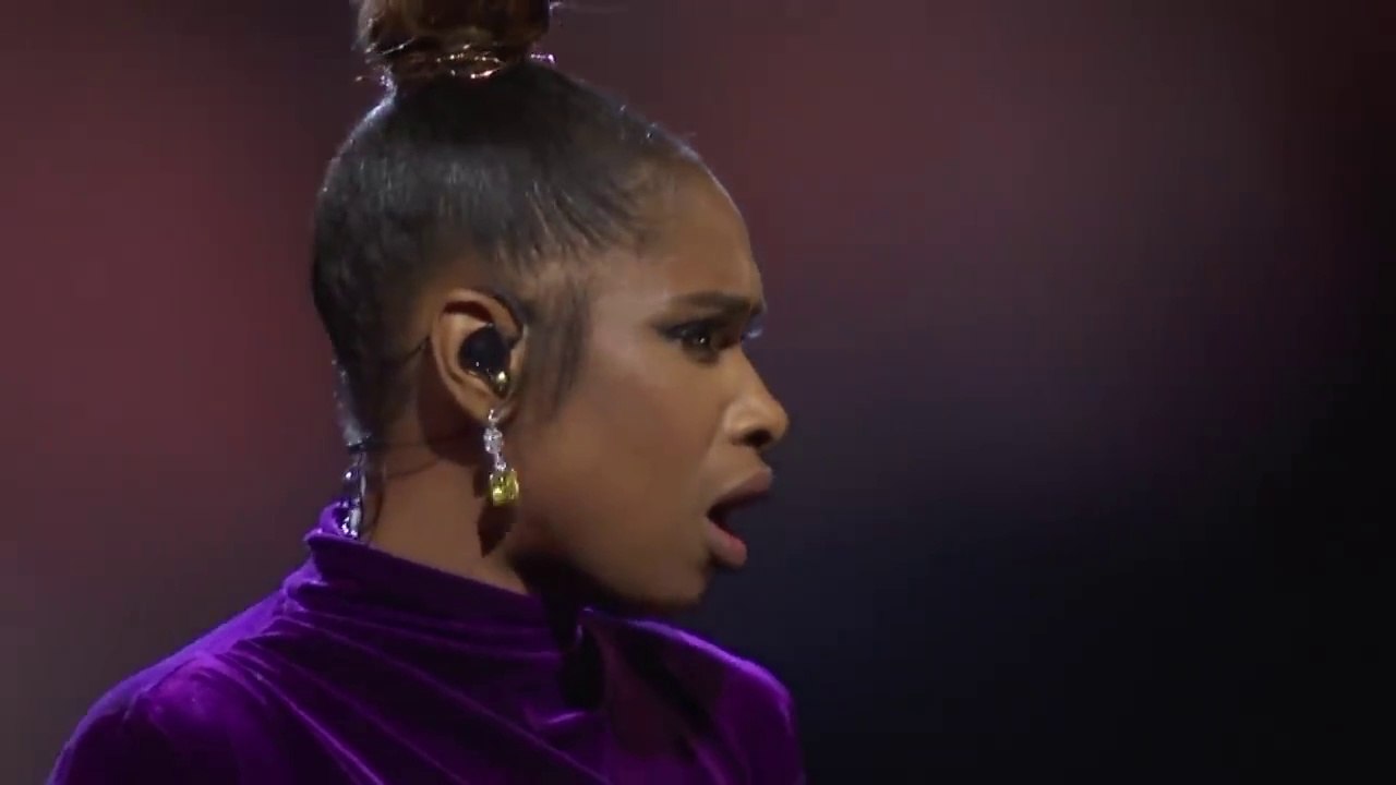 Jennifer Hudson Pays Tribute To Kobe and Gigi Before All Star Game