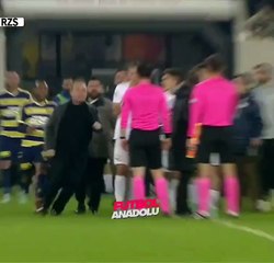 رئيس نادي أنقرة يضرب حكما في الدوري التركي