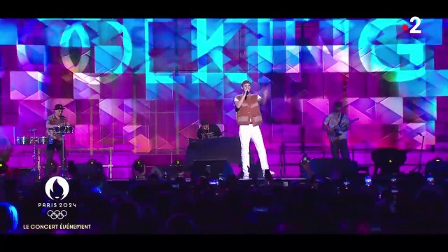 Soolking chante Suavemente et Casanova sur France 2