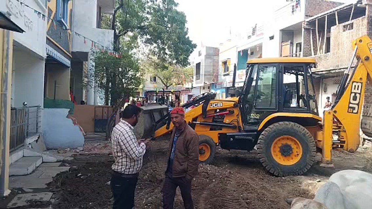 JCB attacked the encroachment of the bullies, watch special VIDEO