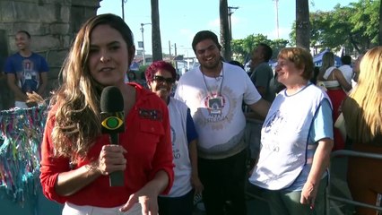 Voluntários fazem da Festa do Morro, uma das celebrações religiosas mais importantes do país