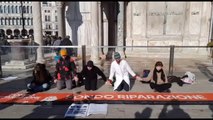 Venezia, attivisti lanciano fango sulla Basilica di San Marco