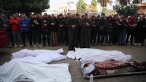 شاهد: صلاة الجنازة في مستشفى الأقصى بعد قصف إسرائيلي مكثف على جنوب غزة