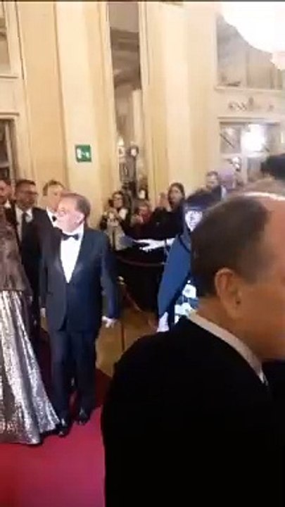 Prima della Scala, l'arrivi di Ignazio La Russa dopo le polemiche di Anpi e Cgil