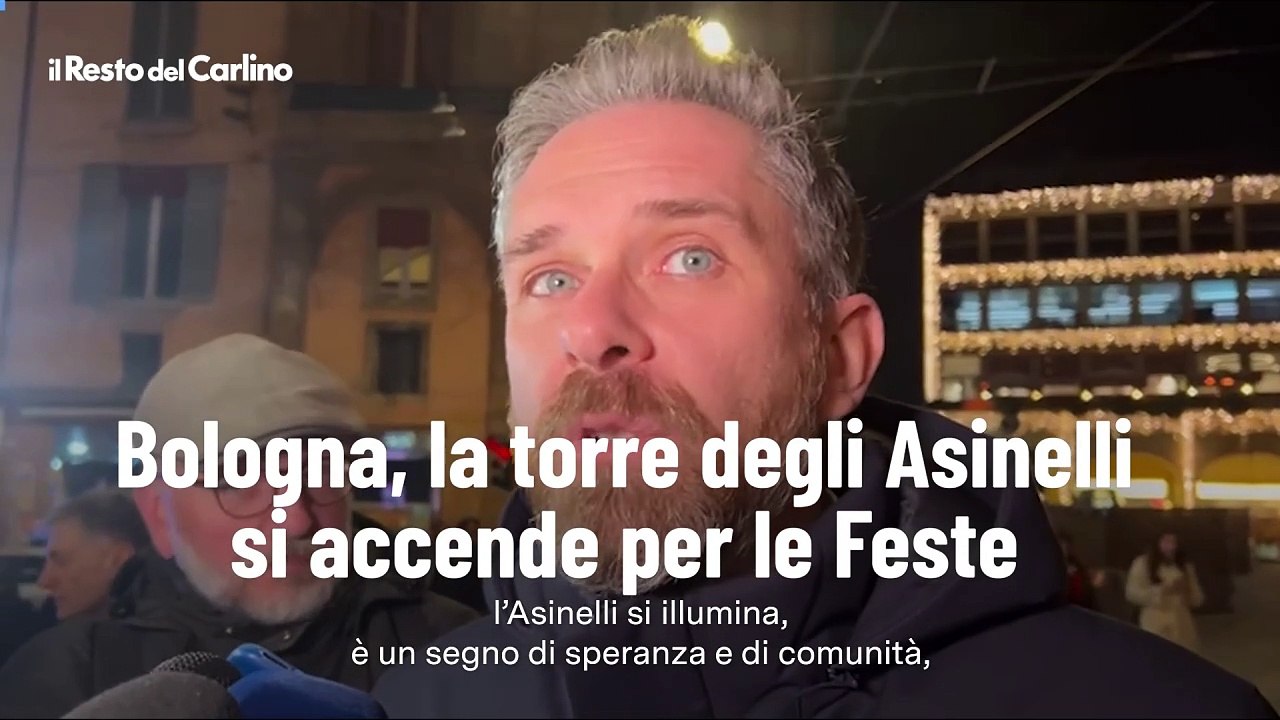 Bologna, la torre degli Asinelli si accende per le Feste