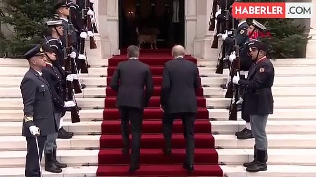Cumhurbaşkanı Erdoğan, Yunanistan Başbakanı Miçotakis'e Gazze kitabı hediye etti
