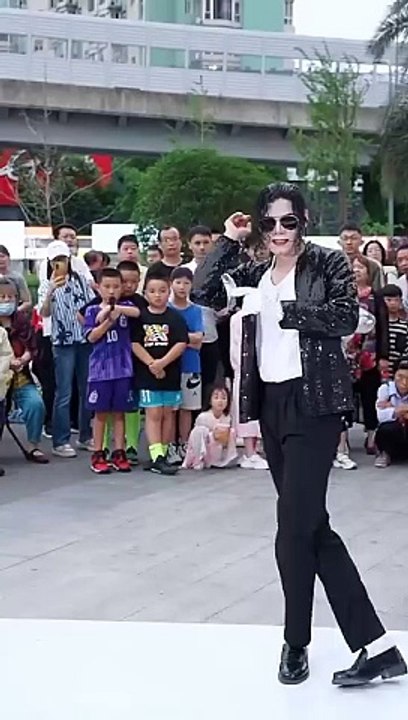 They_Don_t_Care_About_Us_-_Chinese_Michael_Jackson_Live_Performance_#vlog(360p)