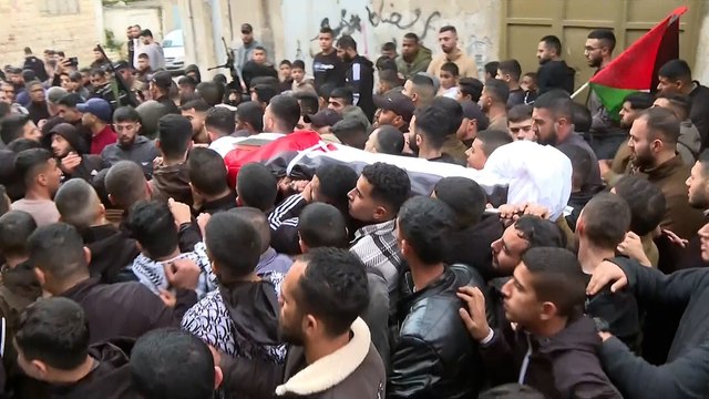 تشييع جثمان فتى قتله الاحتلال في جنوب غربي جنين