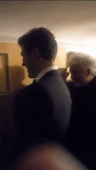 Pedro Almodovar con Roberto Bolle nel Palo Reale della Scala per salutare Liliana Segre