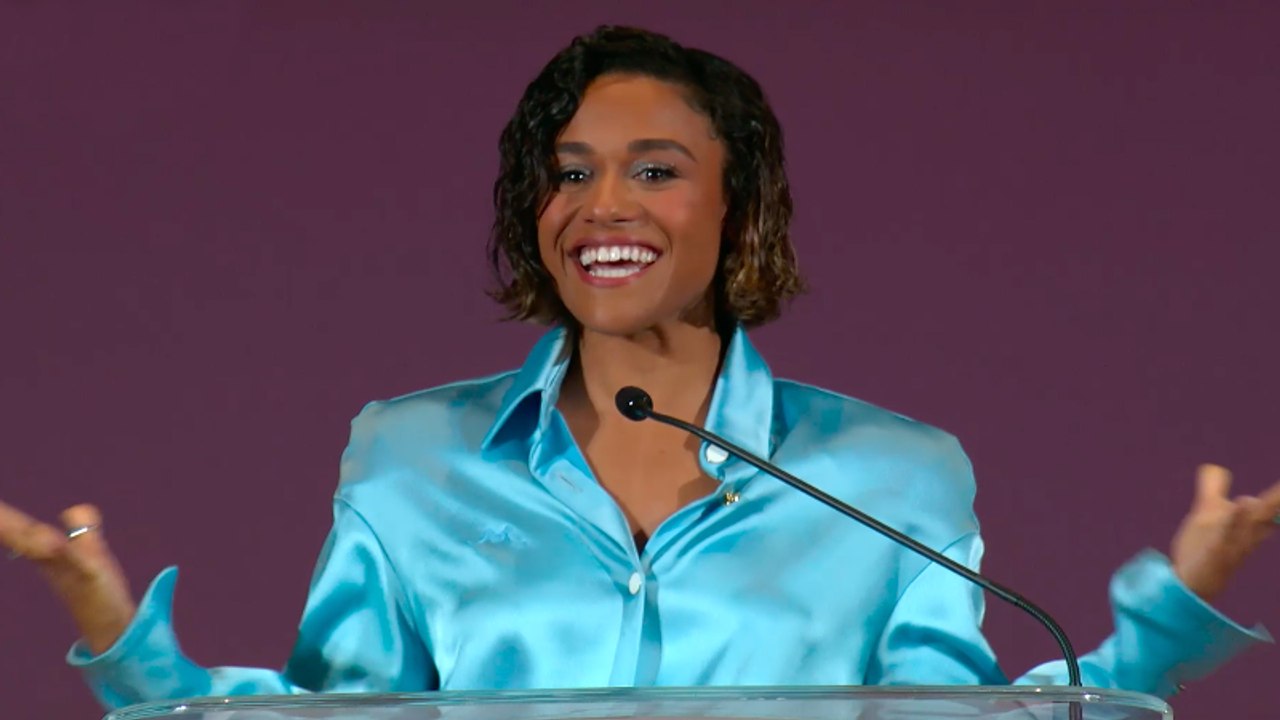 Ariana DeBose Presents Kerry Washington with the Equity in Entertainment Award | Women in Entertainment 2023