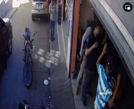 Captan a sujetos asaltando a varias personas en un taller de motos en colonia de Comayagüela